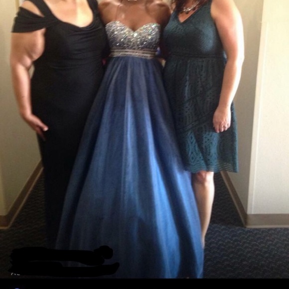 FIESTA Gorgeous beaded corset formal dress!! Size 6 - Picture 2 of 8